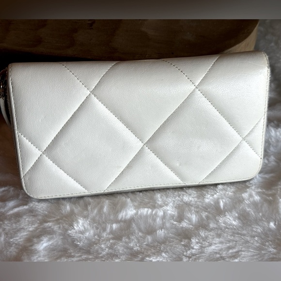 Chanel 19 Quilted Lambskin Leather Zip Around Wallet w/COA - Picture 3 of 16